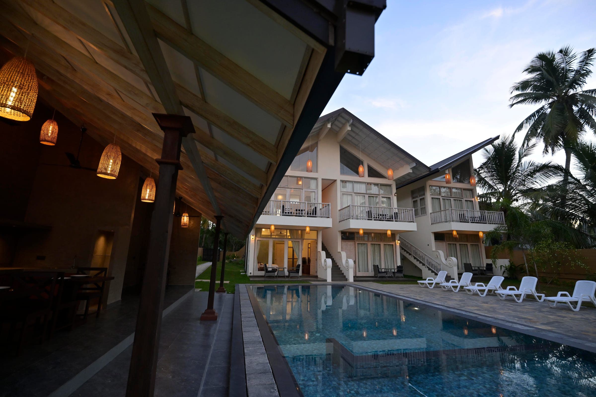 Symmetrical row of six chalets